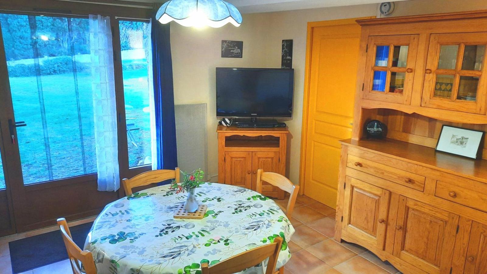 La Petite Maison Dans La Prairie Cassaignes Luaran gambar