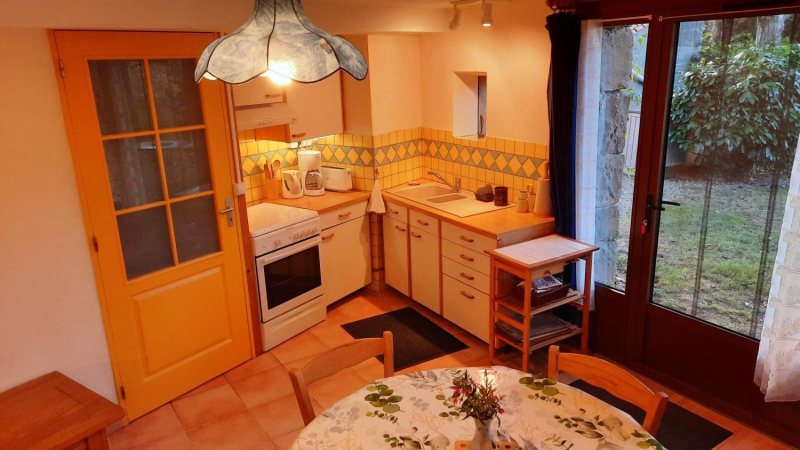La Petite Maison Dans La Prairie Cassaignes Luaran gambar