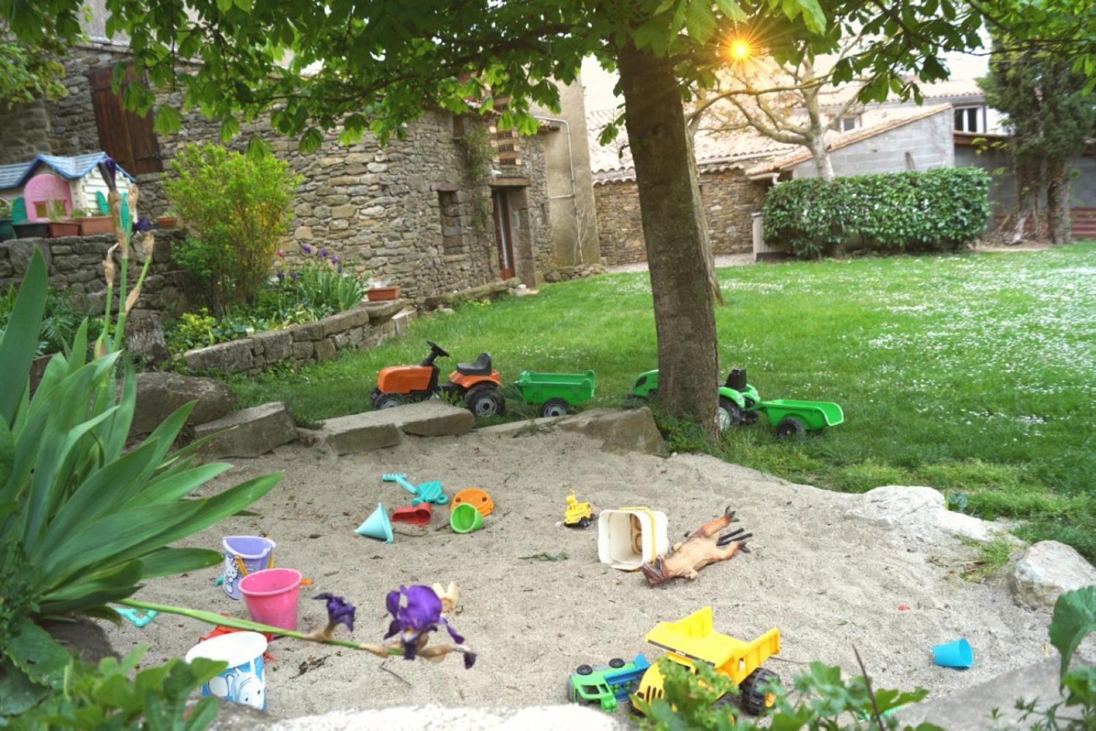 La Petite Maison Dans La Prairie Cassaignes Luaran gambar